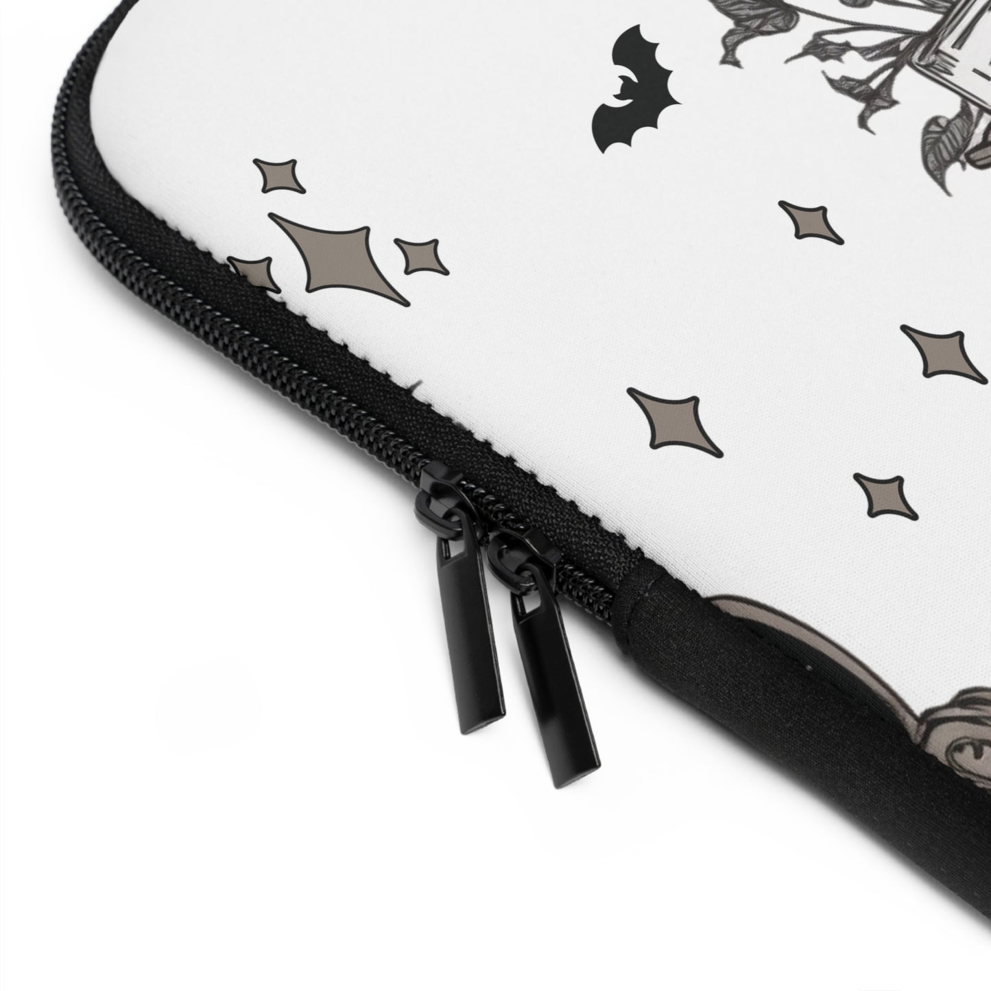 Black and white skull with bats  Tablet/Laptop Sleeve