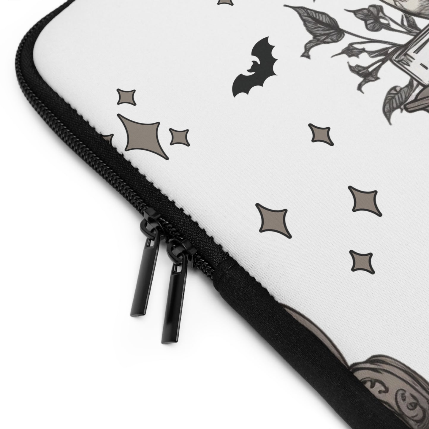 Black and white skull with bats  Tablet/Laptop Sleeve