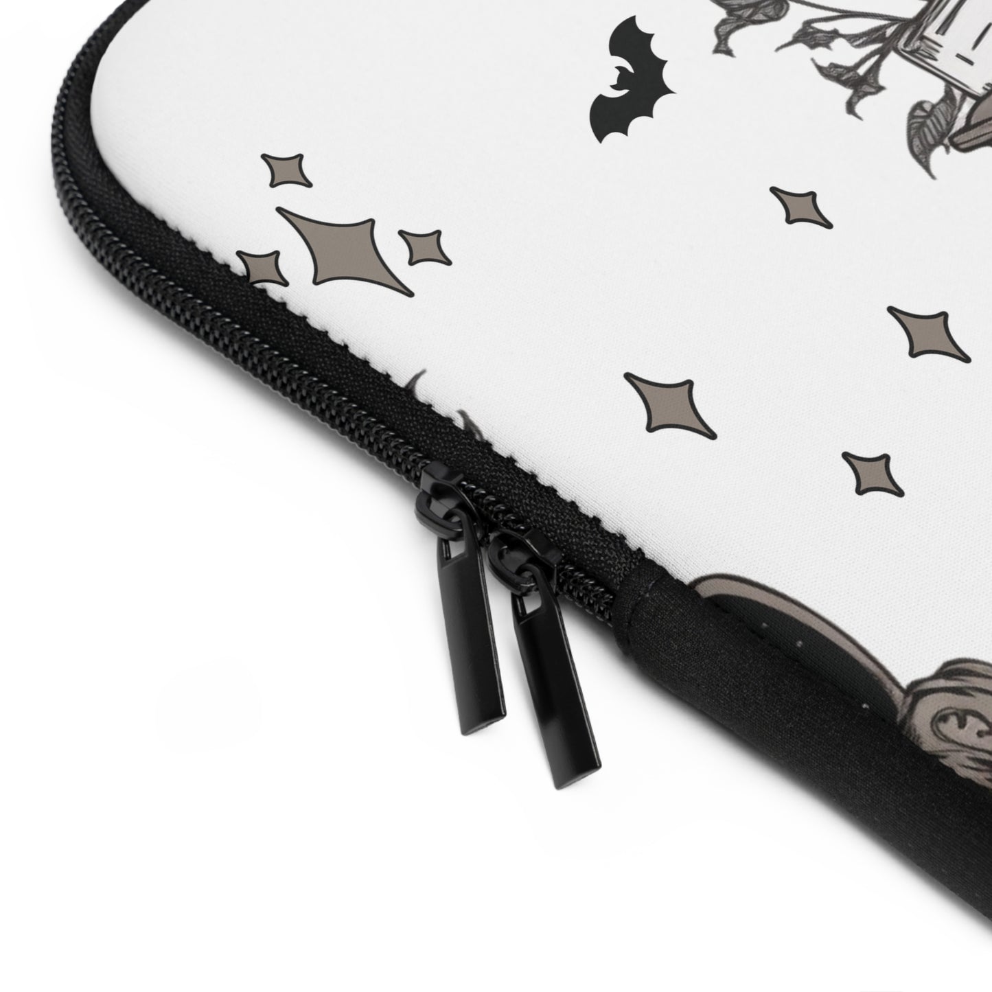 Black and white skull with bats  Tablet/Laptop Sleeve