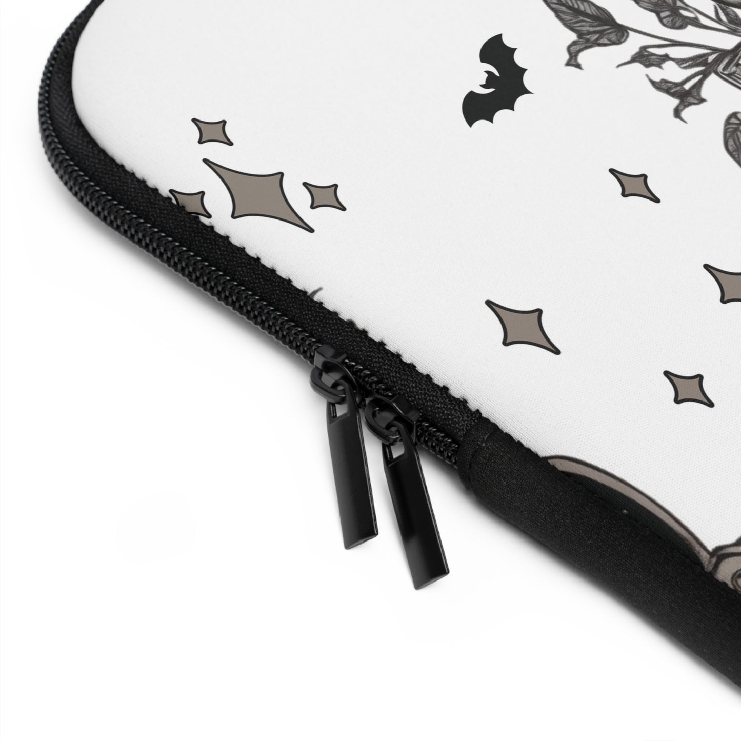 Black and white skull with bats  Tablet/Laptop Sleeve